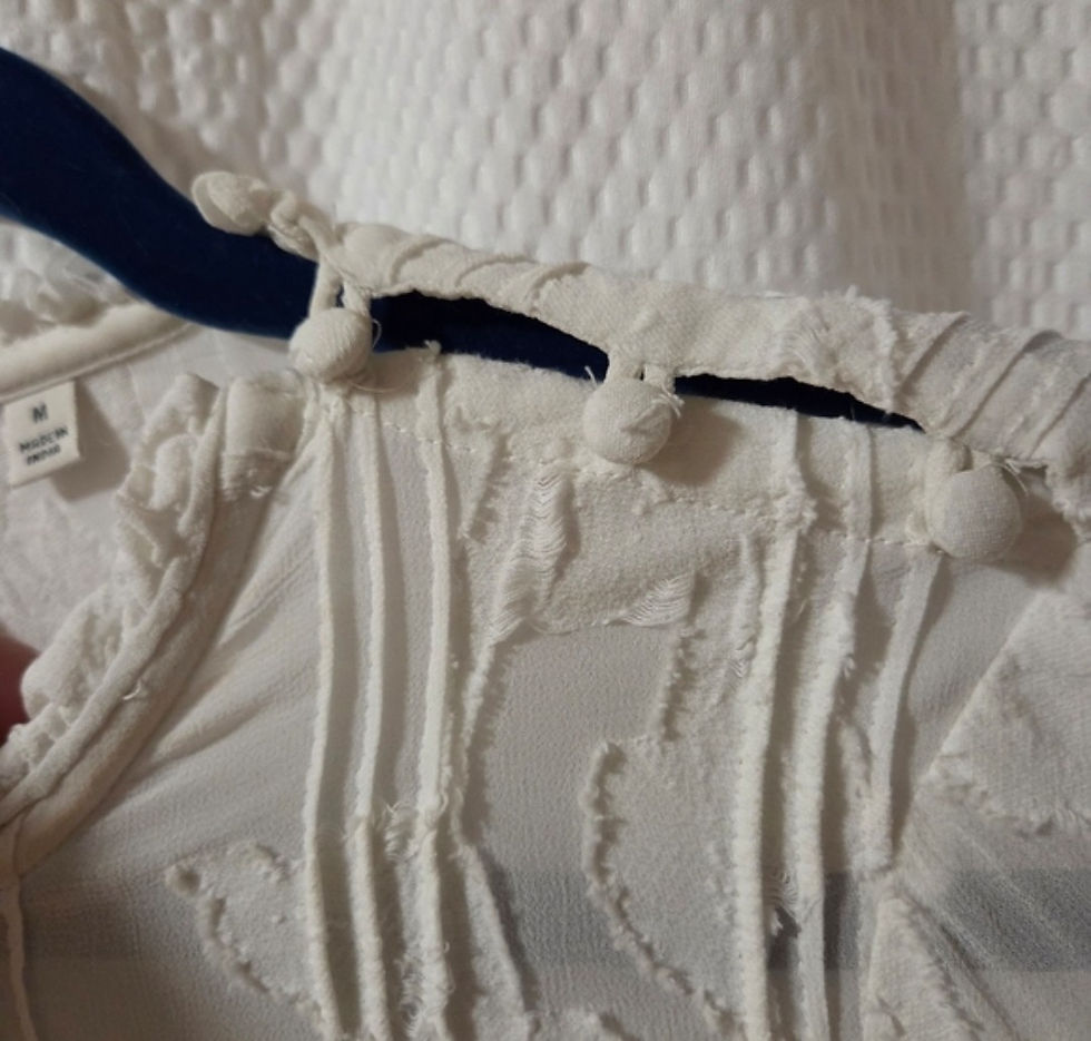 Thumbnail: Aritzia Wilfred White Textured Long Sleeve Blouse Size Medium