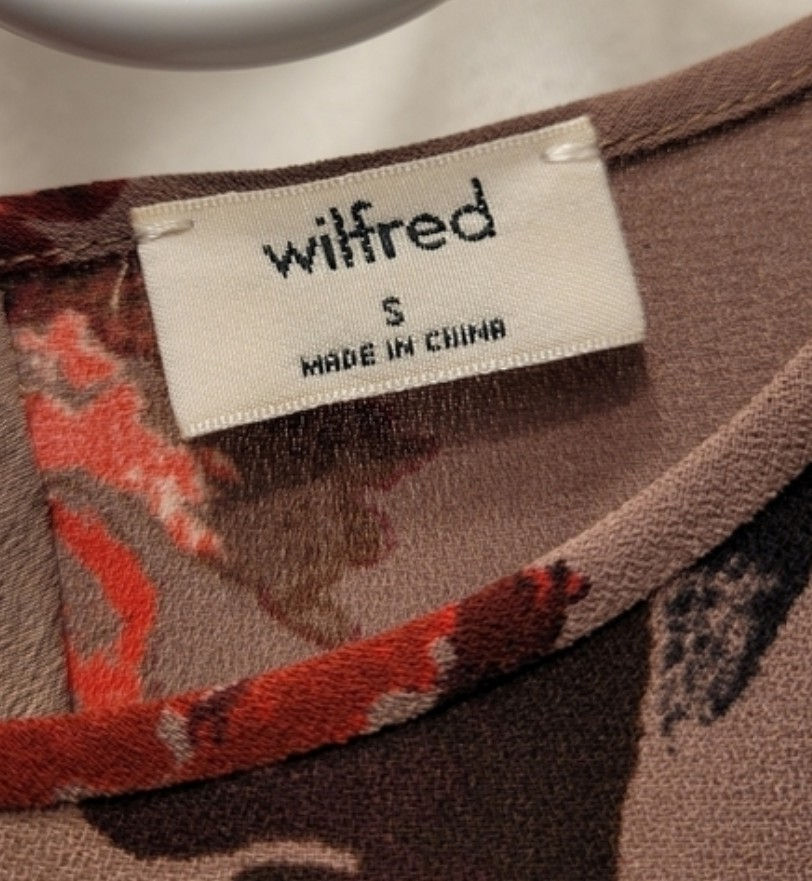 Thumbnail: Aritzia Wilfred Cropped Floral 3/4 Length Blouse in size Small