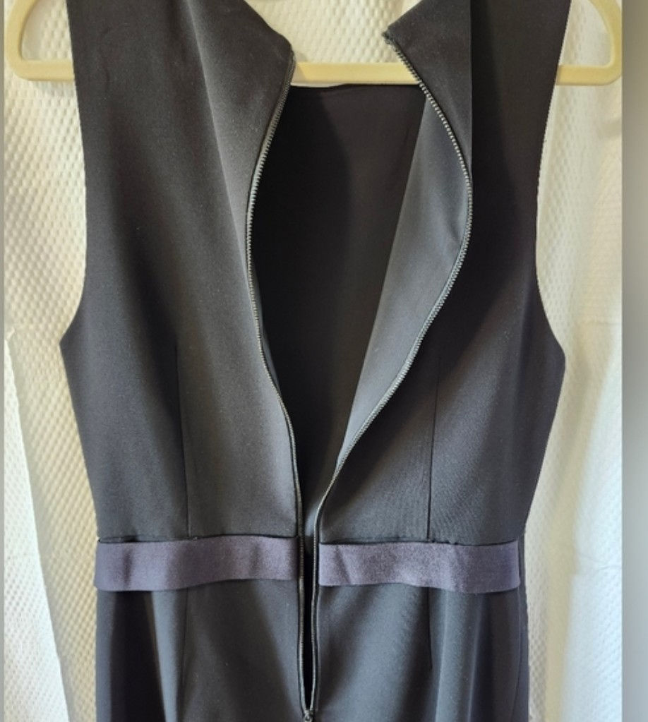 Thumbnail: BNWT Alice & Olivia Black Sleeveless Dress with Asymmetrical Detail size 10