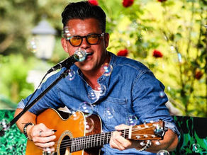 Live Musik mit Gitarrensound UNPLUGGED