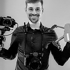 Adrian: Portrait mit Equipment.