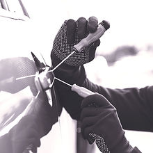 close-up-man-trying-break-into-car-(1)_edited_edited.jpg
