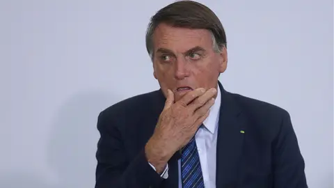Relatório médico diz que Jair Bolsonaro sofre efeitos colaterais de medicamentos