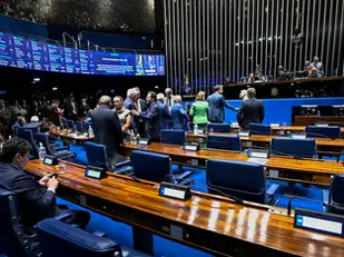 Fim da escala 6x1 volta ao debate no Senado nesta terça
