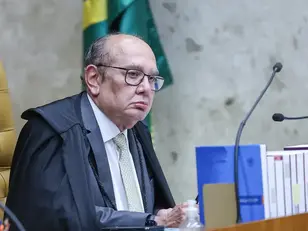Gilmar Mendes pede cautela sobre áudios de Flávio Bolsonaro
