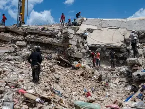 Mortos na Venezuela chegam a 3.811; país pede ouro a Rei Charles III