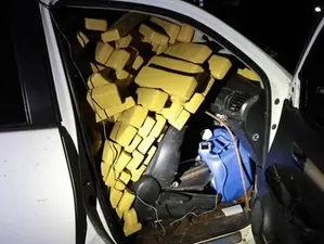 Caminhonete abarrotada com droga é encontrada abandonada após perseguição em Campo Grande