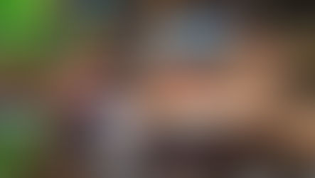 VÍDEO: árvore de grande porte cai sobre motociclista durante temporal em Dourados