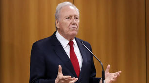 Lewandowski demite Ramagem e Anderson Torres da PF para cumprir decisão do STF