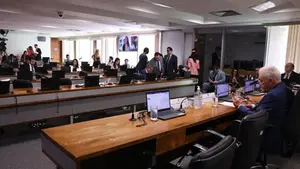Senado adia votação da PEC que dá autonomia financeira ao BC
