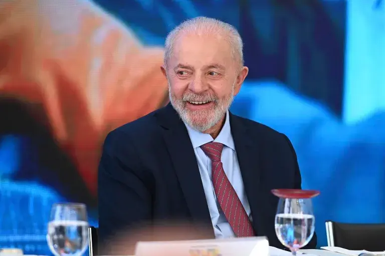 Lula alerta sobre uso de inteligência artificial em campanha e prega foco em educação tecnológica