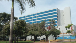 Sem ar-condicionado há quatro dias, pacientes passam a noite em claro com calor no HRMS