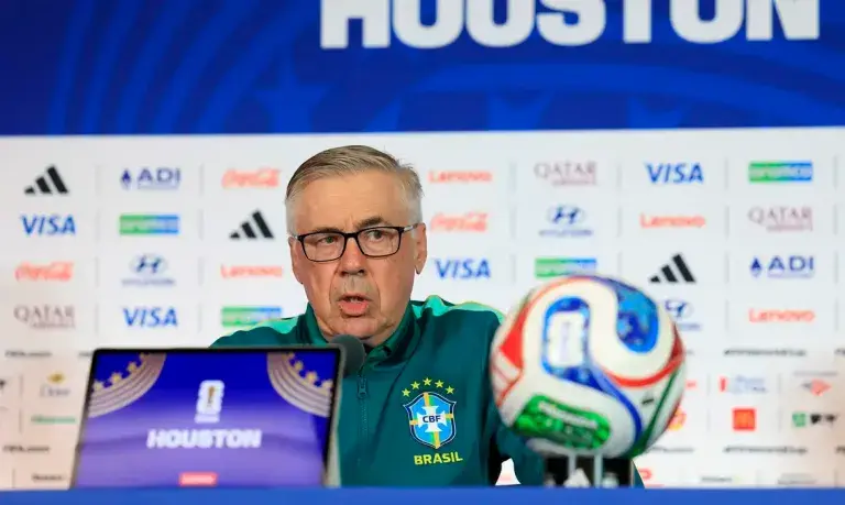 Ancelotti seguirá como técnico do Brasil após ser abordado pela Itália, diz jornalista