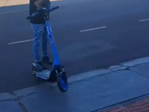 VÍDEO: Homem é flagrado tentando vender patinete elétrico em Campo Grande