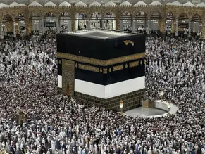 Arábia Saudita acusa Houthis de ataque contra Meca e grupo diz ter abatido caça