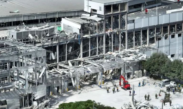 Equipes de resgate buscam por sobreviventes após terremoto deixar 13 mortos no Japão