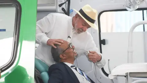 Lula cita SUS e pede que diretor da OMS mande recado a Trump: ‘Tratamento de saúde não é para rico’