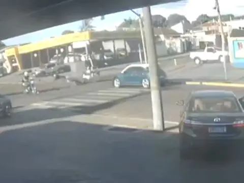 VÍDEO: Motociclista que morreu em acidente na Avenida das Bandeiras teria ‘furado’ sinal