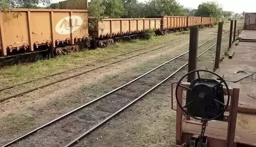 Vagões que eram utilizados na Malha Oeste; novo edital é esperança para retomada do transporte (Foto: Arquivo)