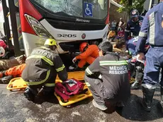 Motociclista arrastada por ônibus na Marechal Deodoro morre na Santa Casa