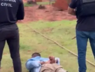 Foragido condenado por homicídio é preso após agredir esposa e atear fogo em casa