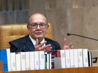 Gilmar Mendes nega habeas corpus com pedido de prisão domiciliar para Bolsonaro