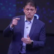 Plano de governo de Tarcísio prevê R$ 25 bi para adaptação climática, supercomputador e IA para jovens