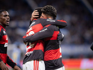 Flamengo vence o Grêmio fora de casa e encosta no líder Palmeiras
