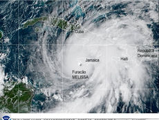 Furacão Melissa perde força, mas ventos ainda são catastróficos