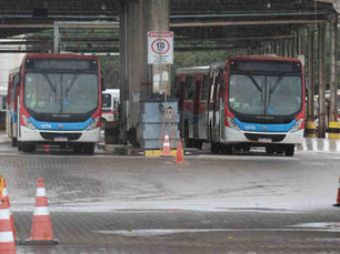 Com greve dos ônibus mantida, Justiça aumenta multa para R$ 100 mil