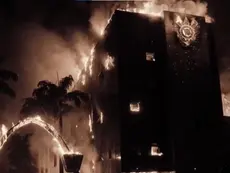 Corinthians multa Memphis Depay após clipe polêmico com sede em chamas