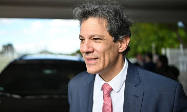 Reunião entre Lula e Trump pode definir permanência de Haddad