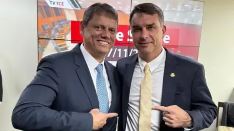 Republicanos adia decisão sobre Flávio, mas tende à neutralidade; Tarcísio não deve insistir