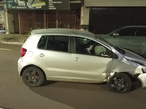 Motorista bate em Volvo estacionado e condutor é preso por embriaguez em Campo Grande