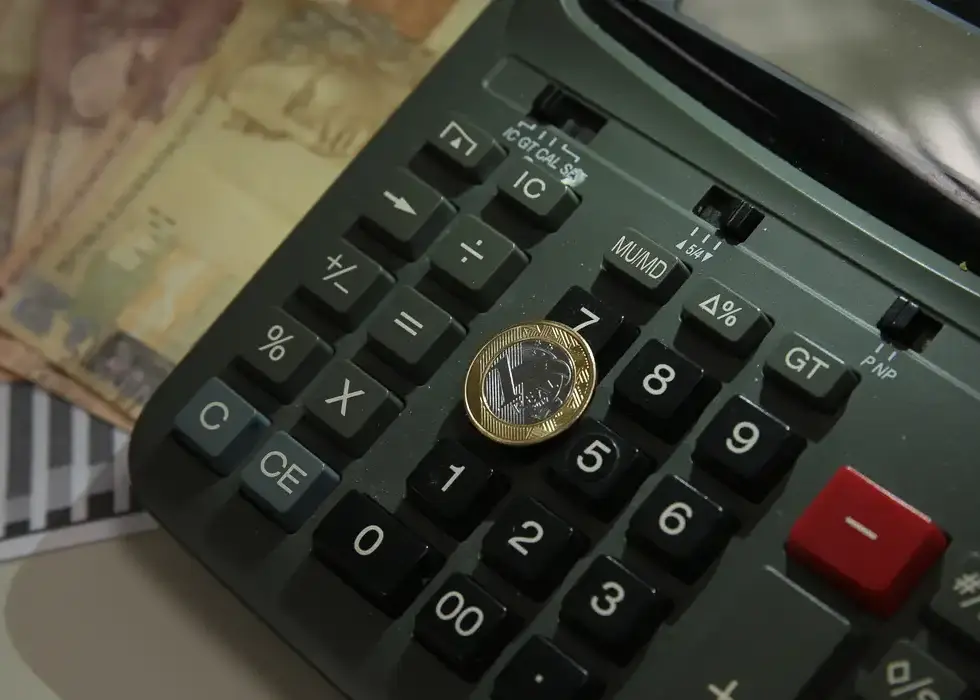 Boletim Focus: mercado eleva projeção da Selic para 13,5% em 2026