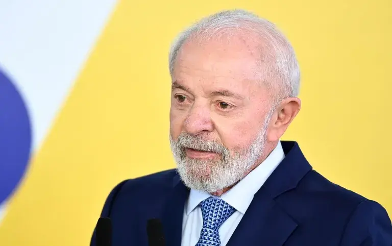 Lula diz ‘carregar nas costas’ a ‘promiscuidade’ do STF