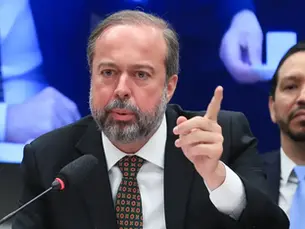 Leilão de baterias prevê envio de engenheiros brasileiros à China