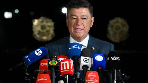 Carlos Viana pede providências do Senado para apurar denúncias contra Moraes