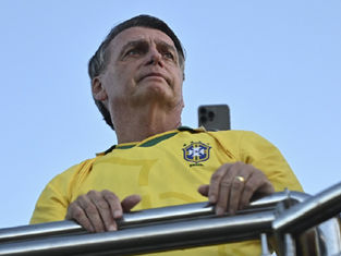 Bolsonaro inicia tratamento pós-operatório, diz Boletim Médico