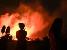 Incêndio de rápida expansão devasta oeste do Canadá e obriga evacuação de 20 mil moradores