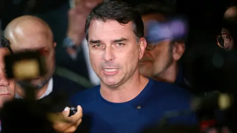 Flávio Bolsonaro diz que, se eleito, irá suspender reforma tributária por um ano