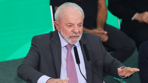 Lula diz que estuda vetar diminuição da pena de Bolsonaro: ‘Tem que pagar’