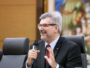 Ministro teria questionado se jovem era lésbica antes de assediá-la, diz revista