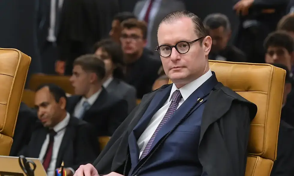 Zanin volta a pedir acesso total a dados do celular de Vorcaro