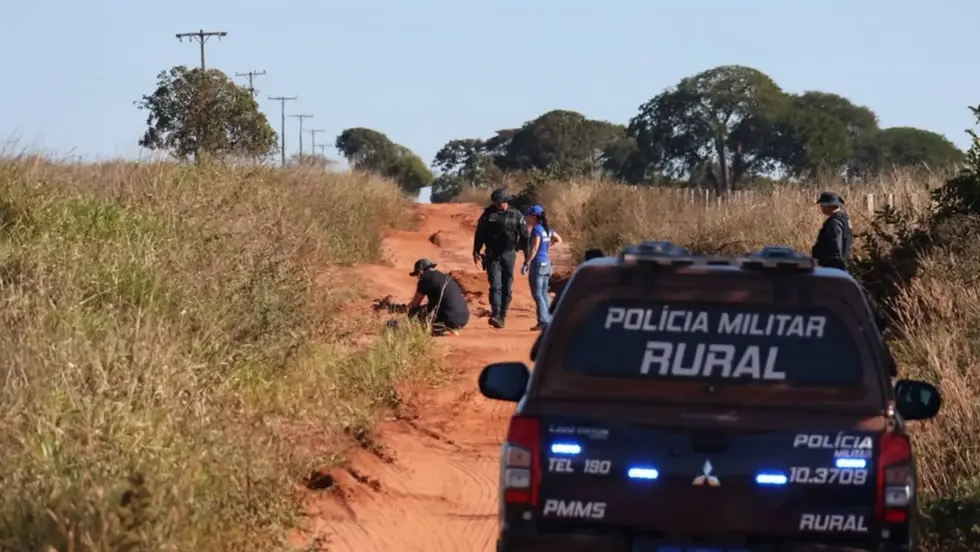 Mortos em estrada rural de Campo Grande podem ser vítimas de guerra de facções, diz polícia