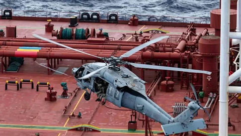 EUA abordam navio petroleiro ligado à Venezuela no Oceano Índico