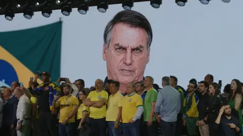 Vídeo de IA de Bolsonaro é violação de cautelar ou deepfake ilegal de Flávio, diz Moraes