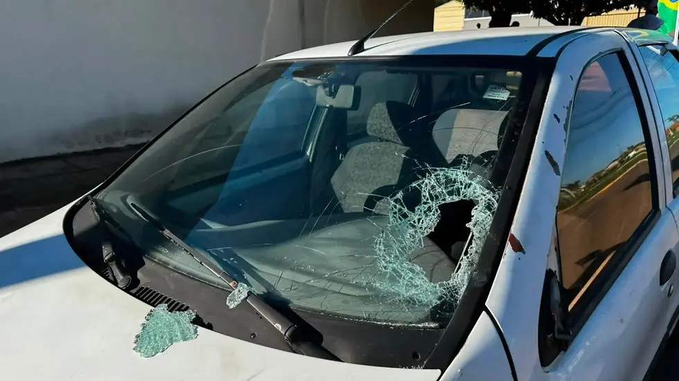 Veículo foi encontrado no bairro Nova Campo Grande. (Foto: Léo de França, Midiamax)