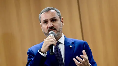 Em meio a atrito com André Mendonça, diretor da PF entra em férias e adia reunião de pacificação