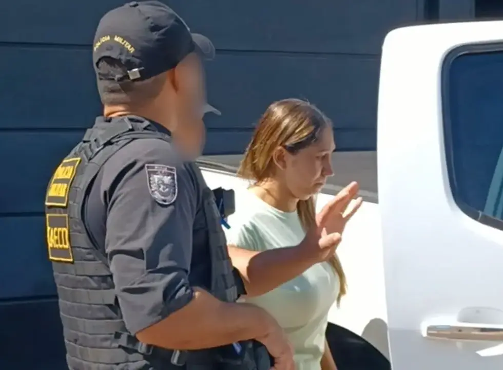 Por conta dos filhos, mulher de ‘Frescura’ vai para prisão domiciliar